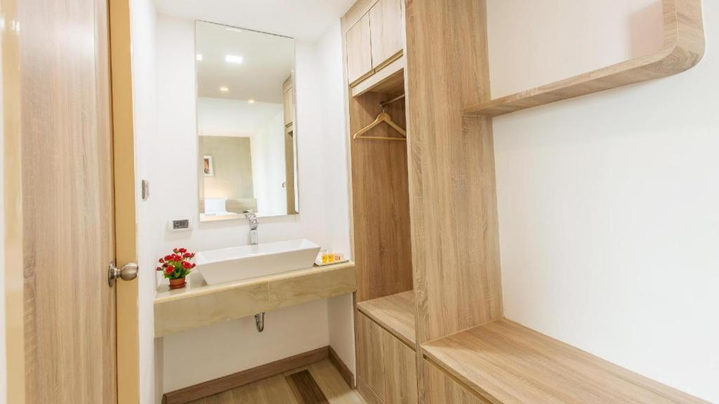 B2 Ubon Premier Hotel Ubon Ratchathani Esterno foto