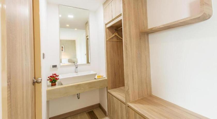 B2 Ubon Premier Hotel Ubon Ratchathani Esterno foto